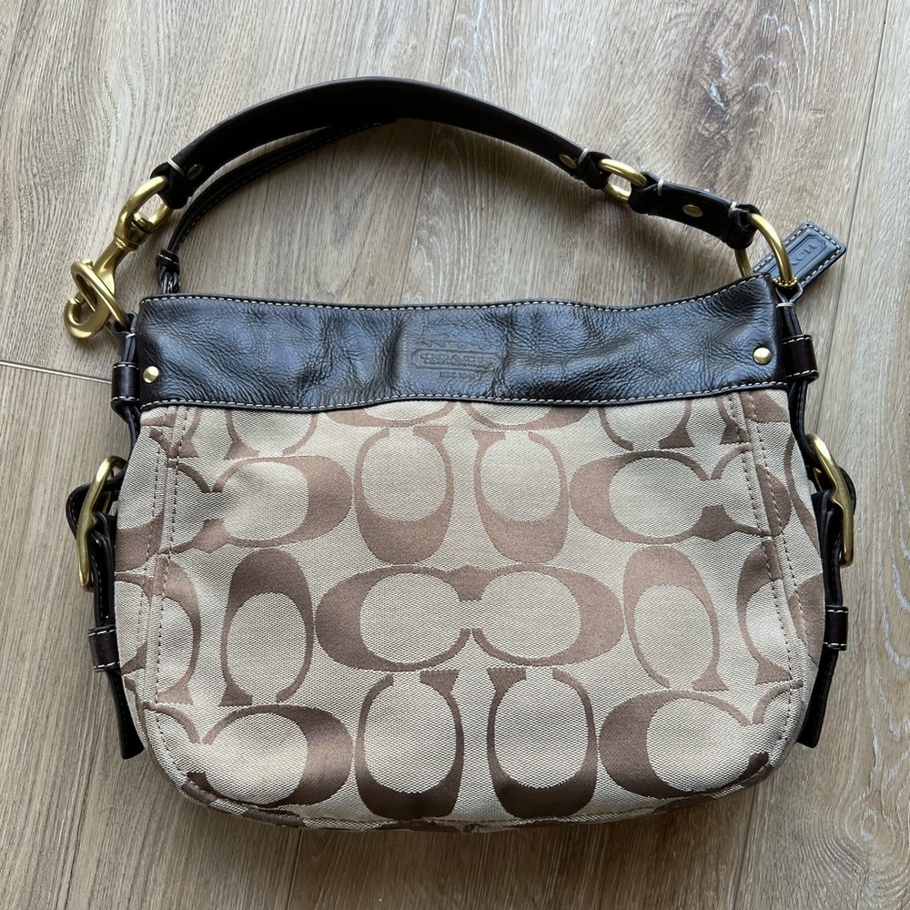 Coach Shoulder Bag. Excellent used condition.